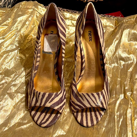 Animal print, brown, cream, gold fabric has a sueded finish - Picture 1 of 7